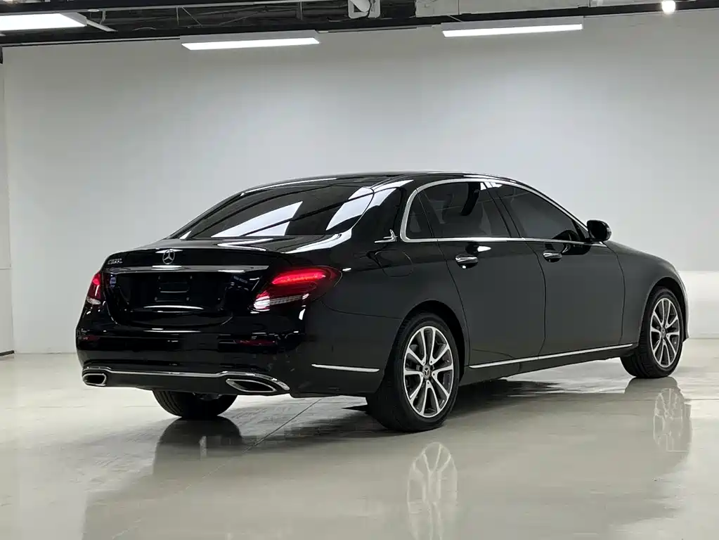 Mercedes-Benz E-Class — миниатюра 14