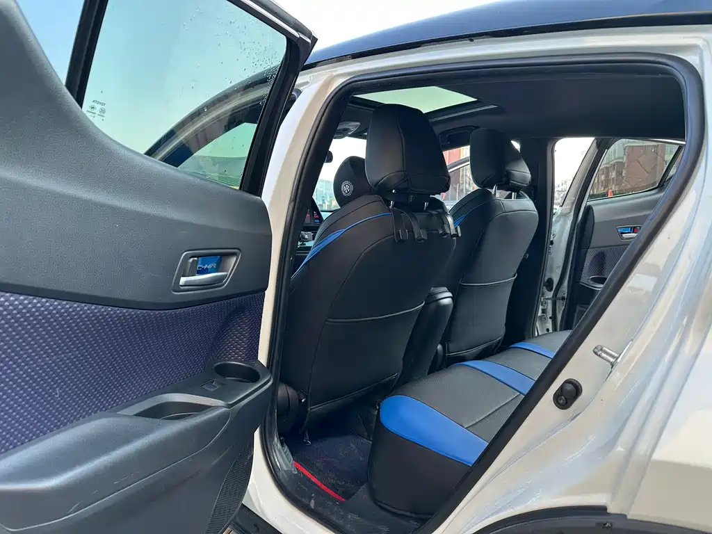 Toyota C-HR 2.0L Luxury Sunroof Edition China V, фото 5
