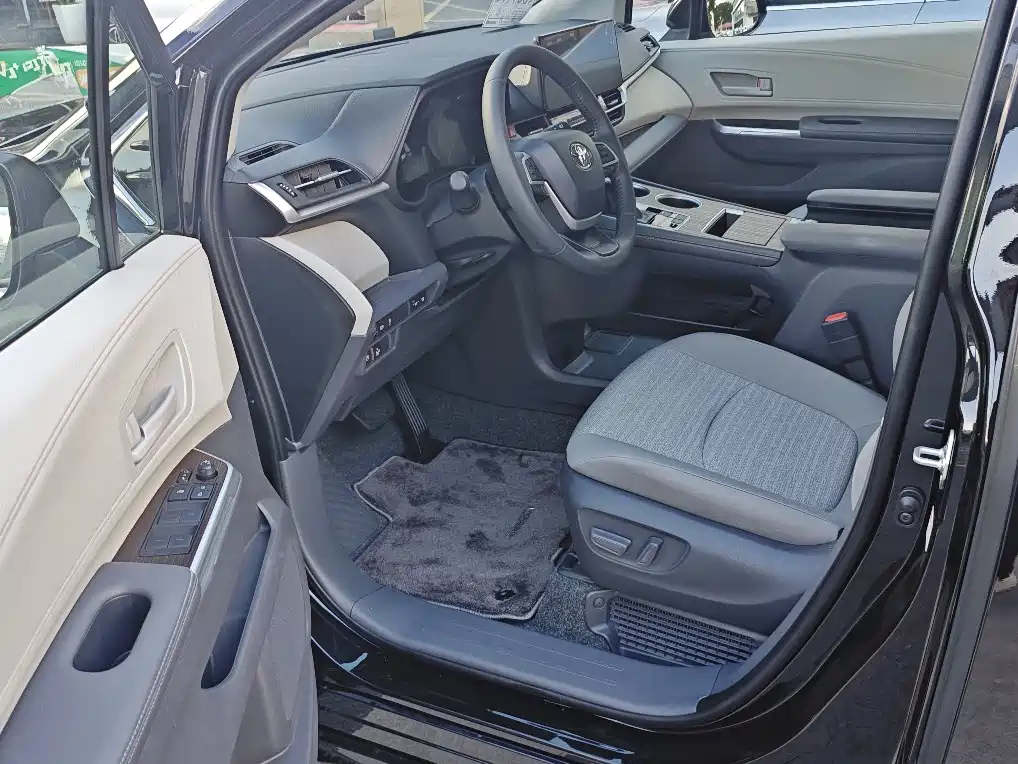 Toyota Sienna 2026 2.5L Comfort