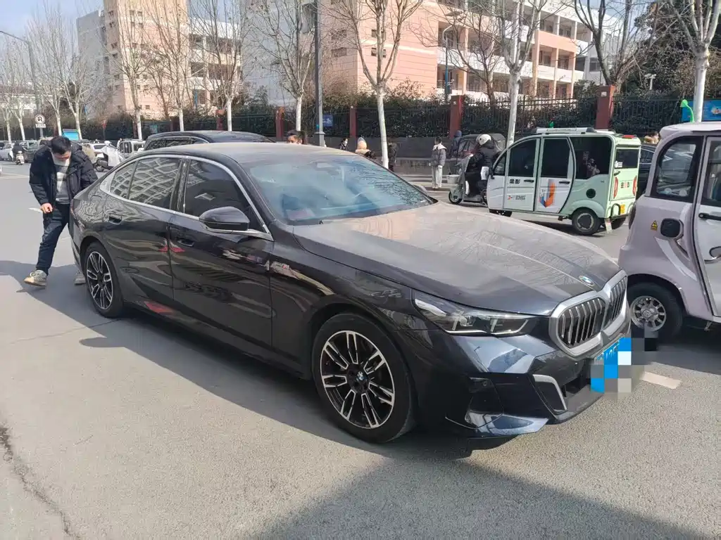 BMW 5 SERIES