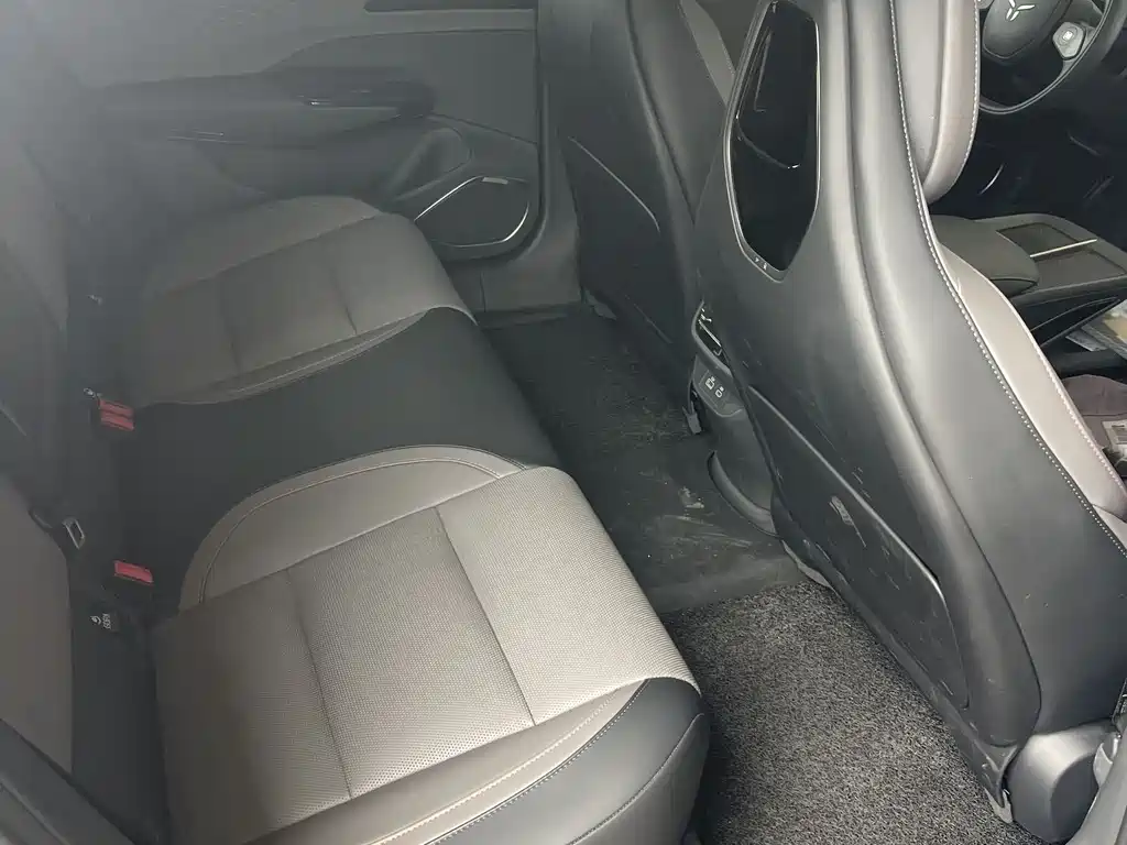 Hongqi EH7 2025 640