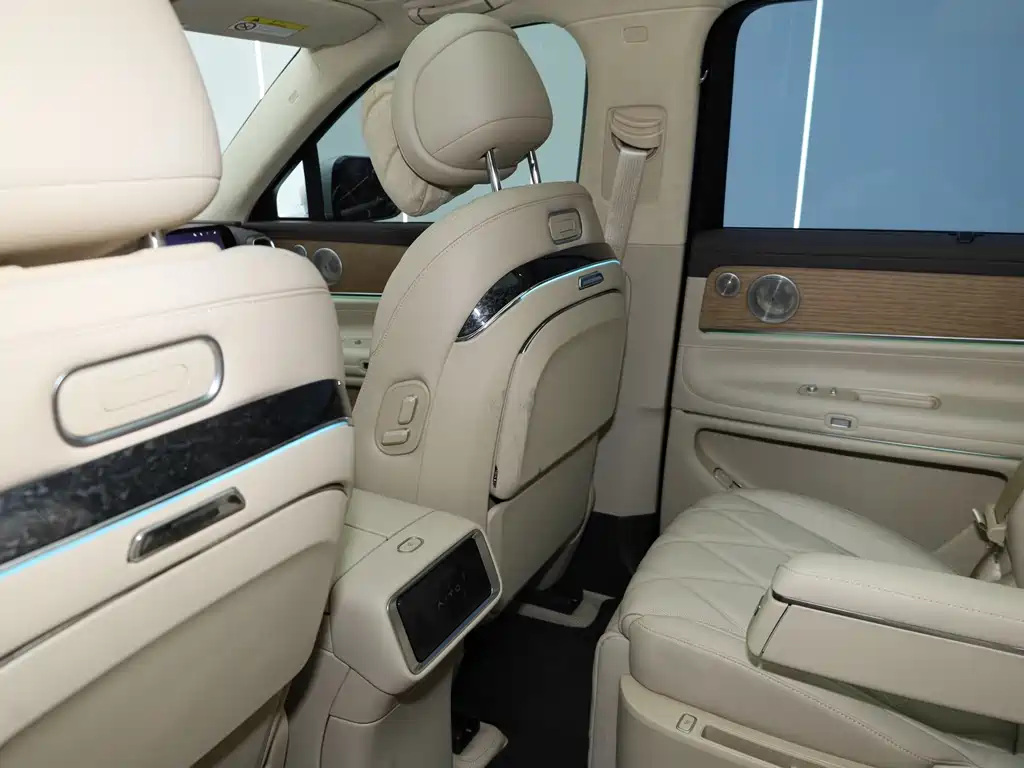 AITO ASK THE WORLD M9