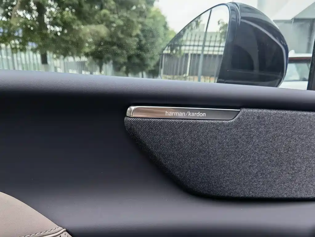Volvo гибрид Volvo XC70 plug-in — миниатюра 8