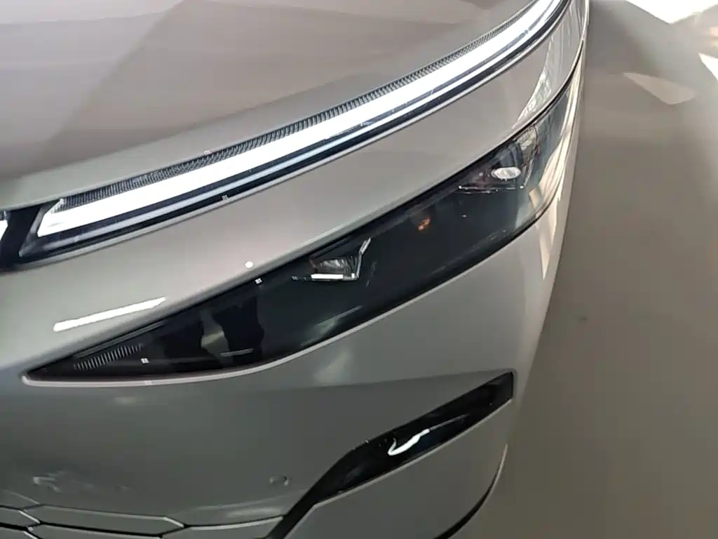 XPeng X9 — миниатюра 24