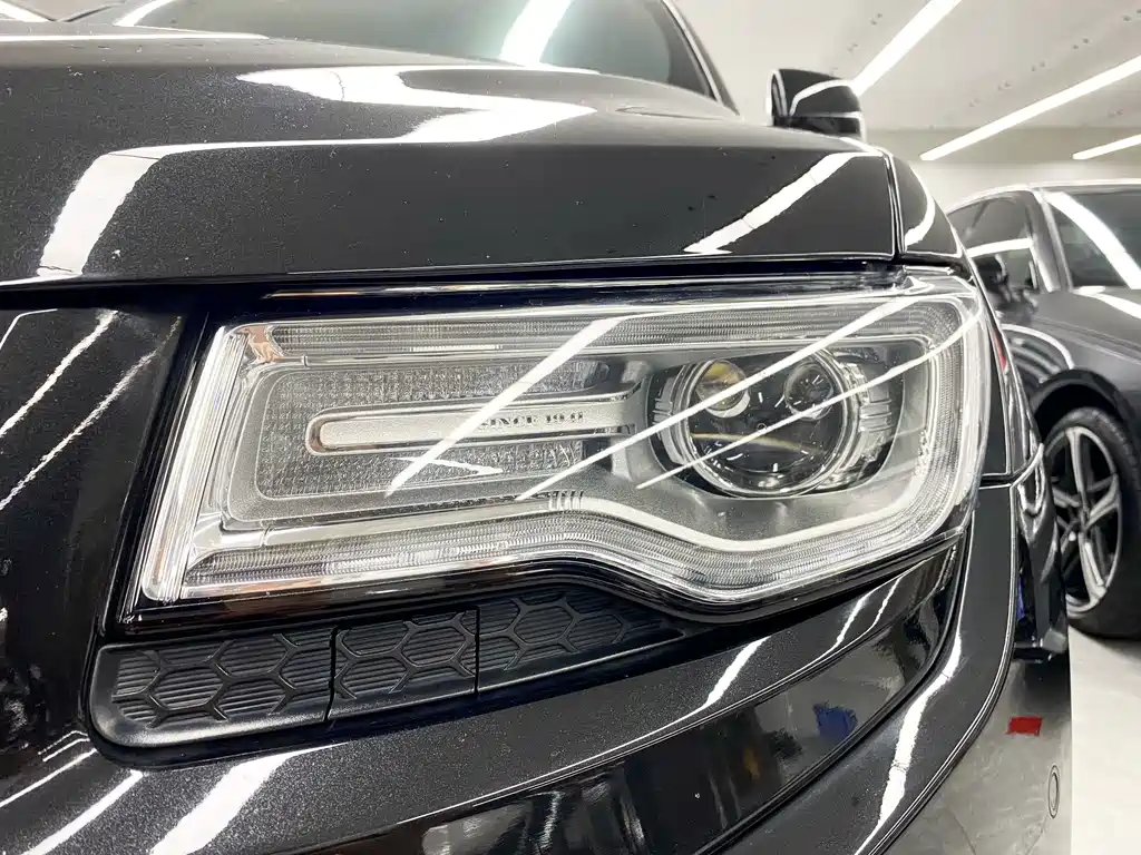 Jeep Grand Cherokee (Import) — миниатюра 25