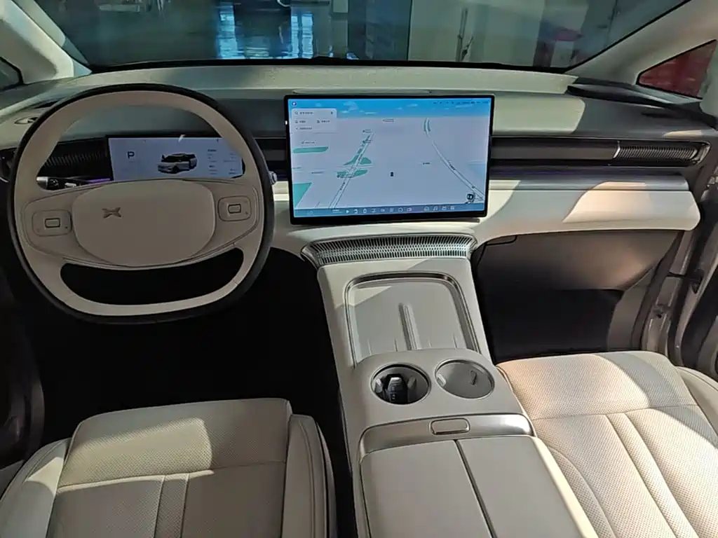 XPeng X9 — миниатюра 10