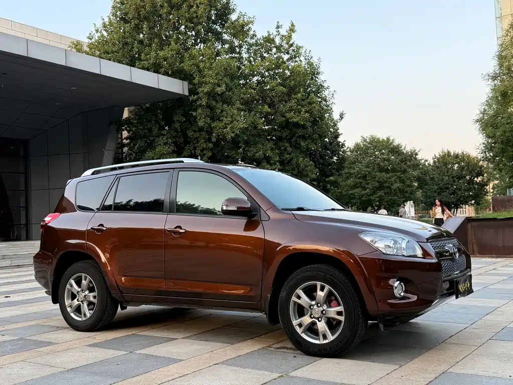 Toyota RAV4 — миниатюра 4