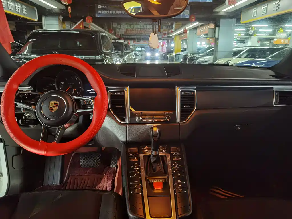 Porsche Macan — миниатюра 8