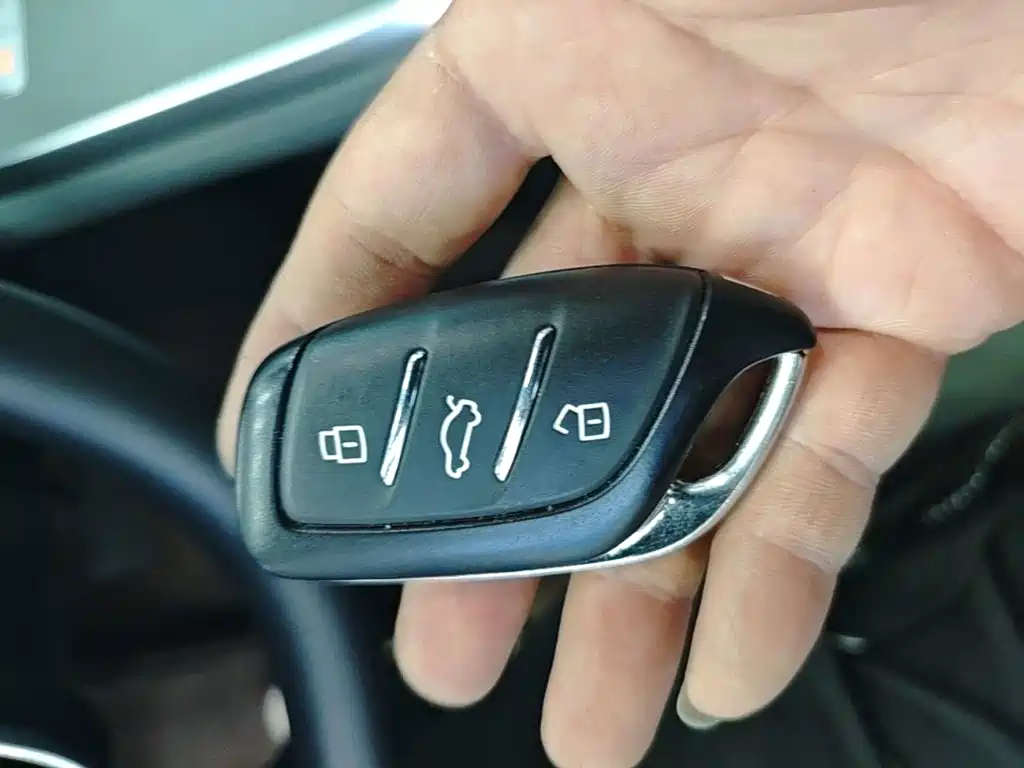 Roewe D6 — миниатюра 9
