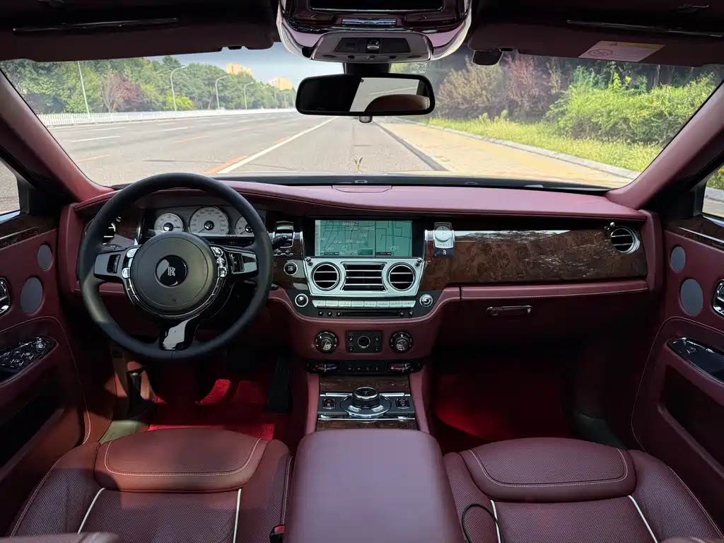 Rolls-Royce Ghost — миниатюра 6