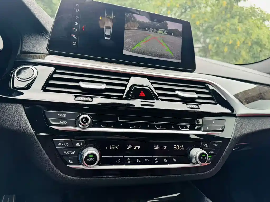 BMW 5 Series — миниатюра 17