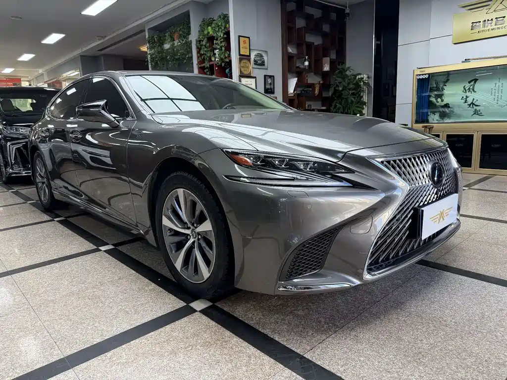 Lexus LS — миниатюра 3