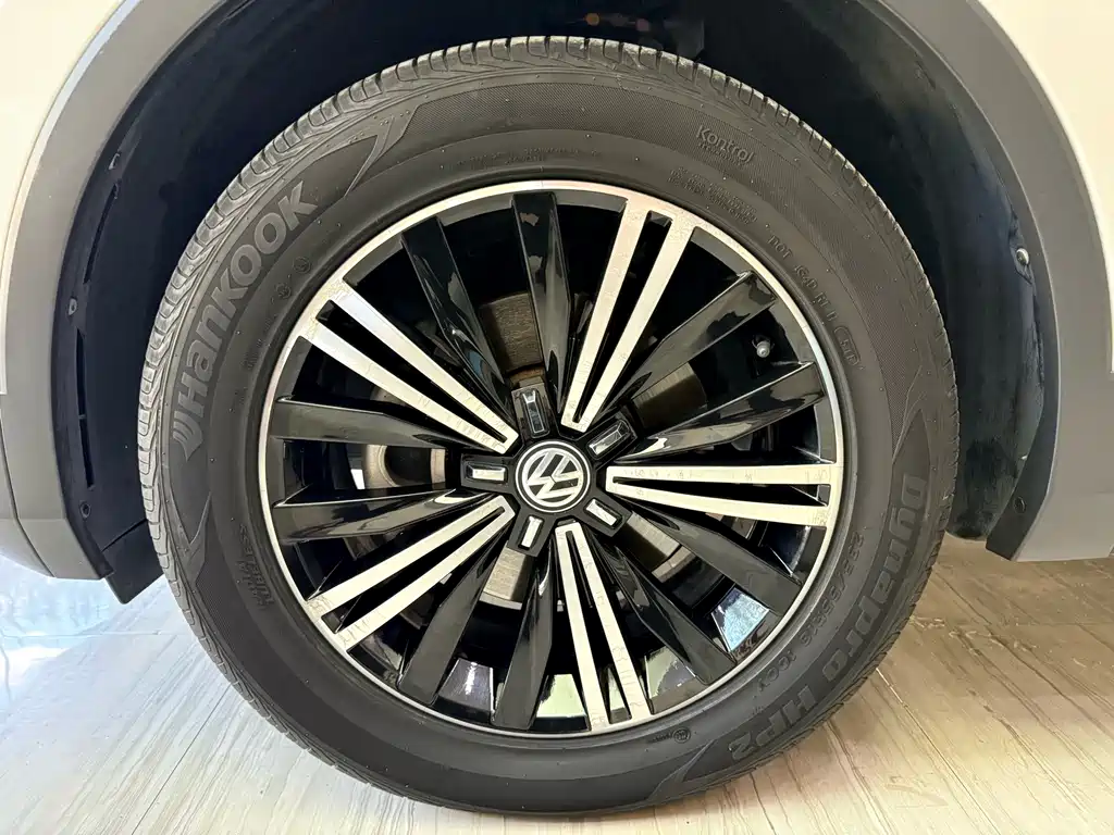 Volkswagen Tiguan L — миниатюра 21