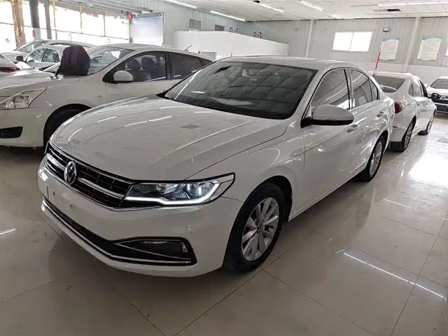 VOLKSWAGEN BORA