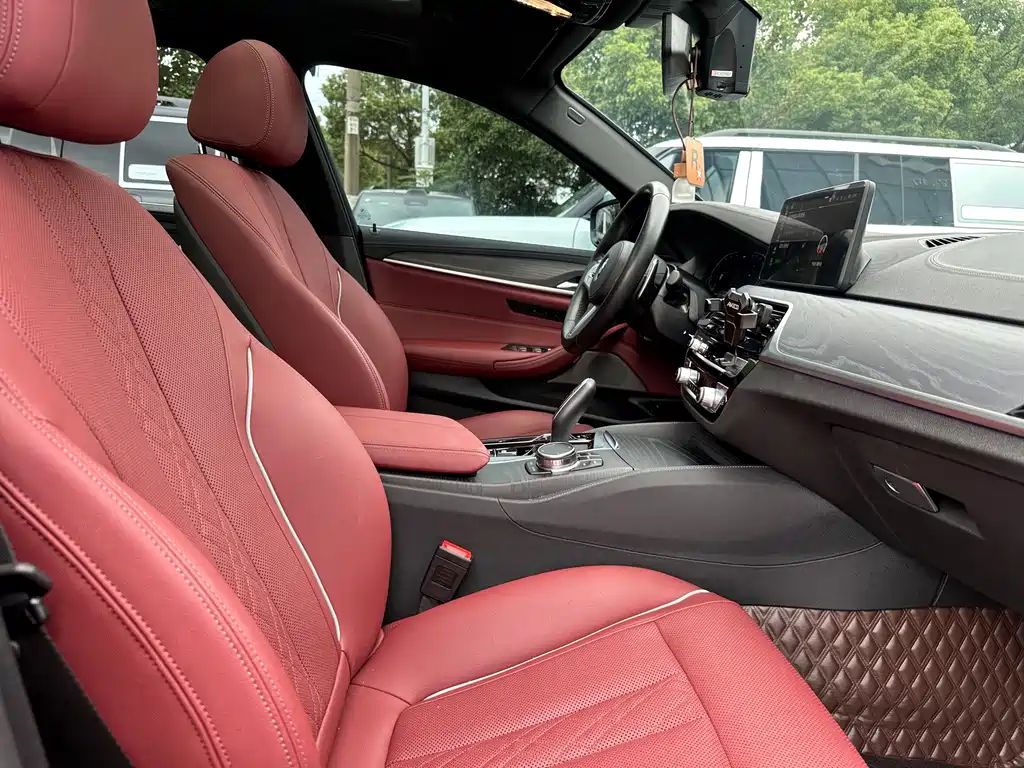 BMW 5 Series — миниатюра 14
