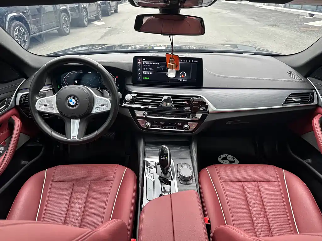 BMW 5 Series — миниатюра 8