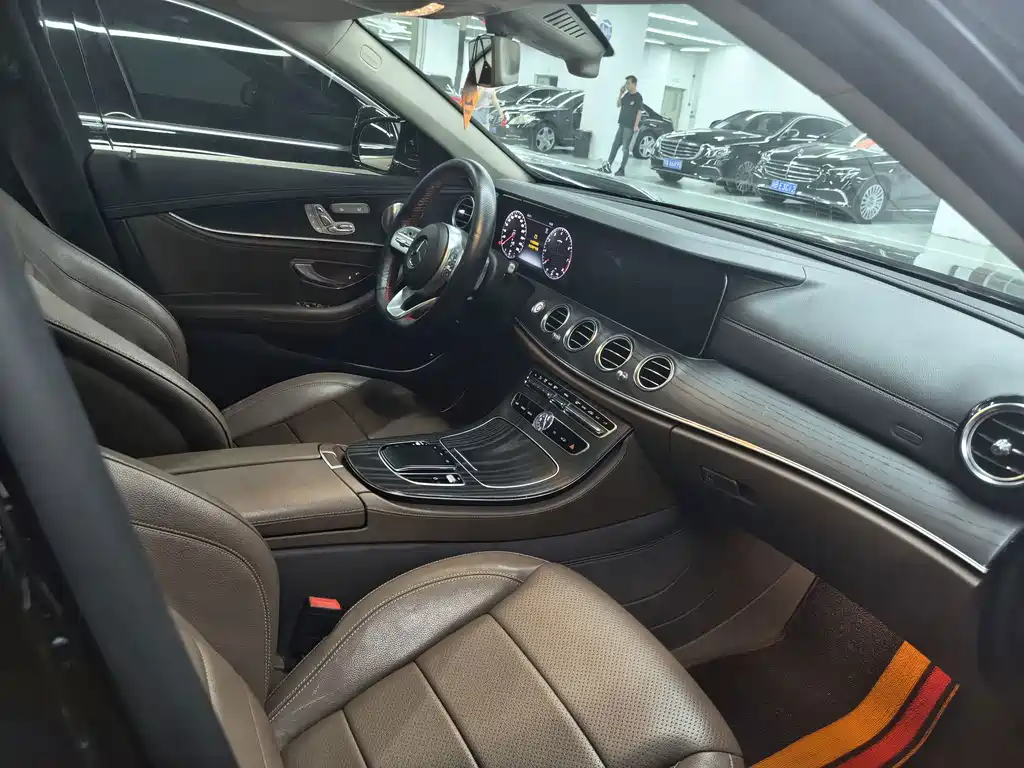 Mercedes-Benz E-Class — миниатюра 13
