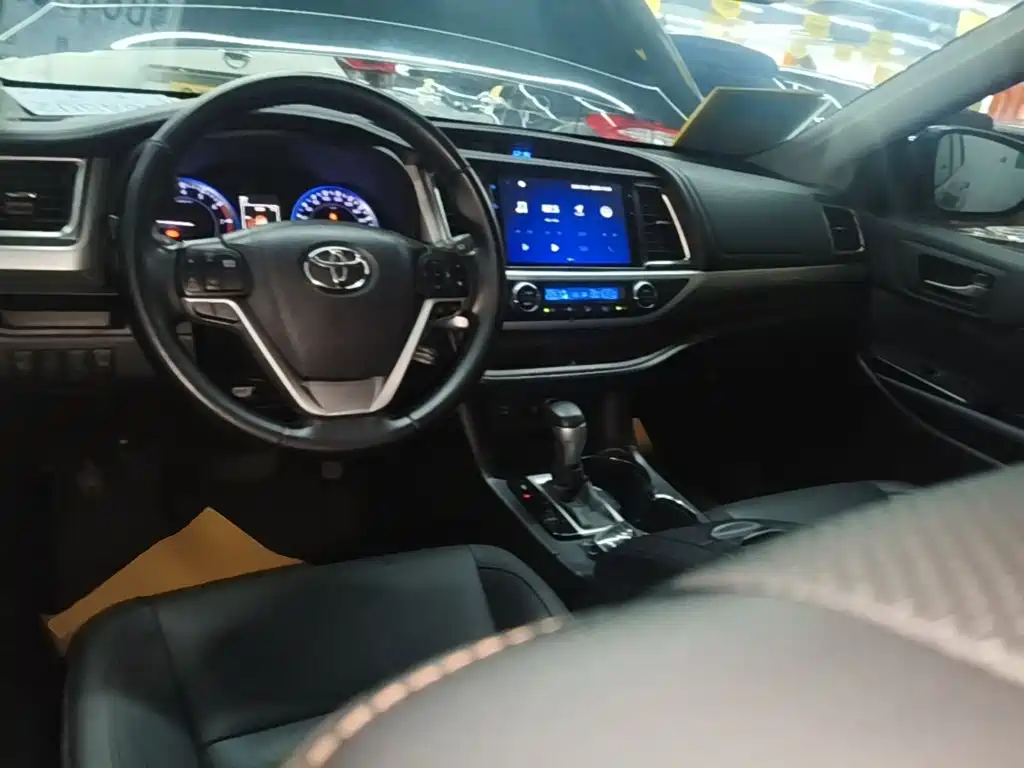 Toyota Highlander — миниатюра 10