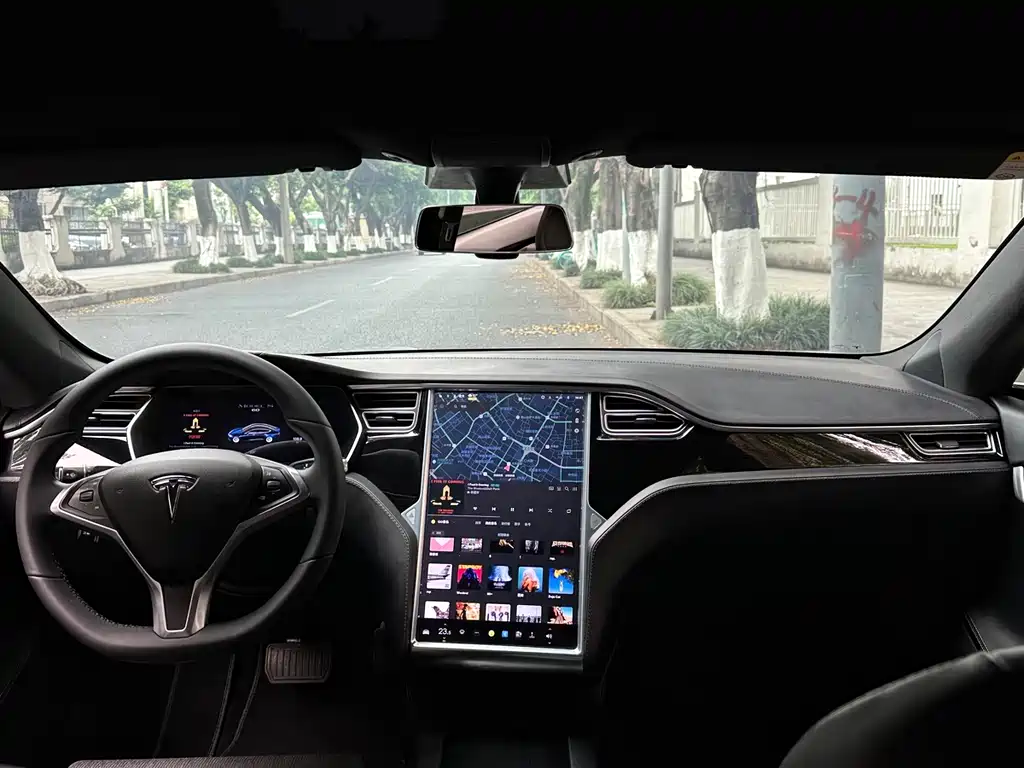 Tesla Model S — миниатюра 8