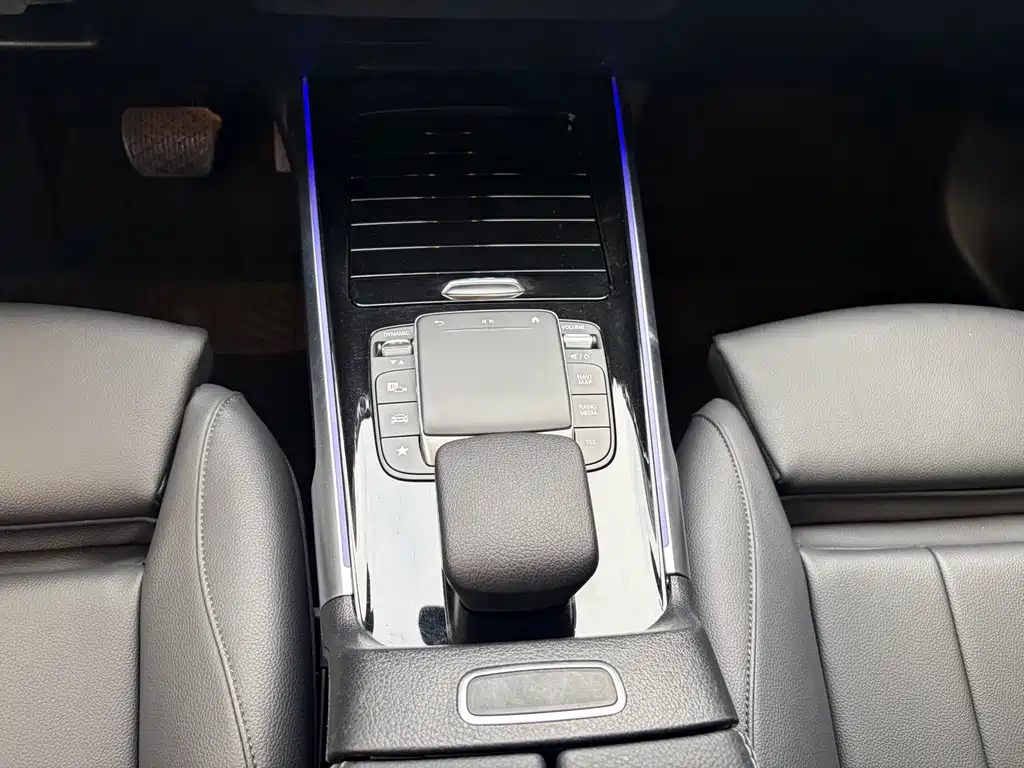 Mercedes-Benz GLB — миниатюра 14