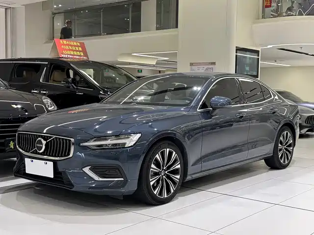 VOLVO  S60 2023