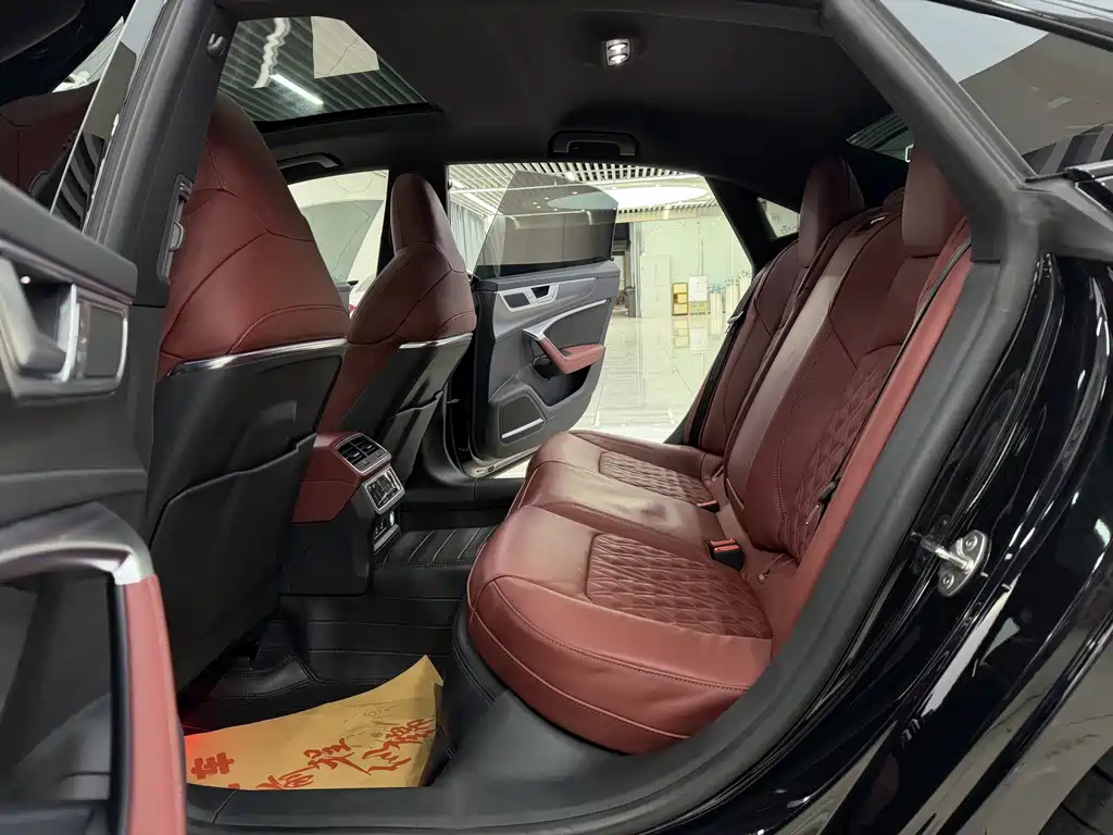 Audi A7L — миниатюра 6
