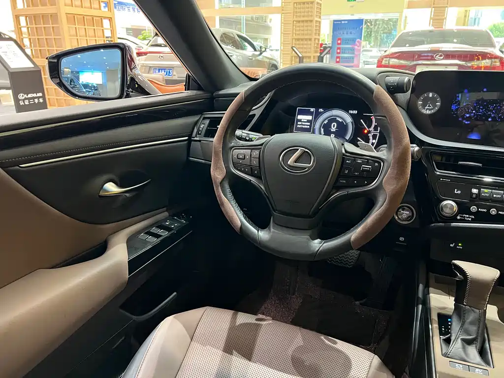 LEXUS  ES