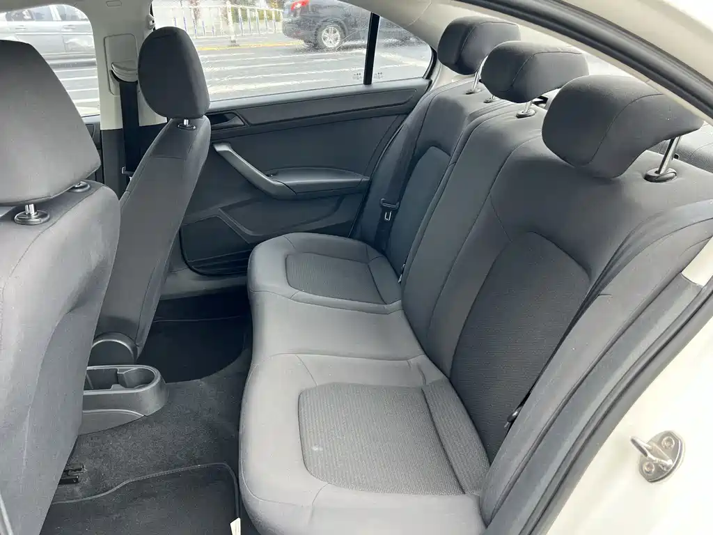 Volkswagen Santana — миниатюра 10
