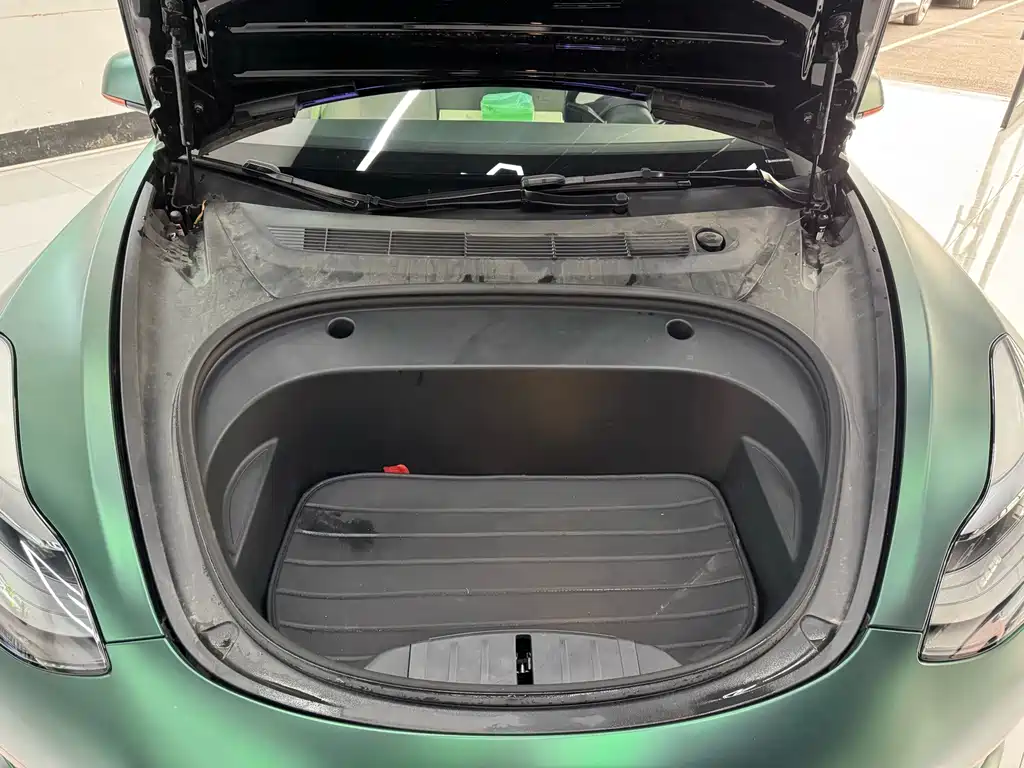 Tesla Model 3 — миниатюра 16