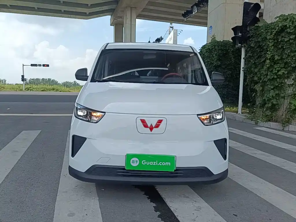 Wuling Yangguang — миниатюра 3