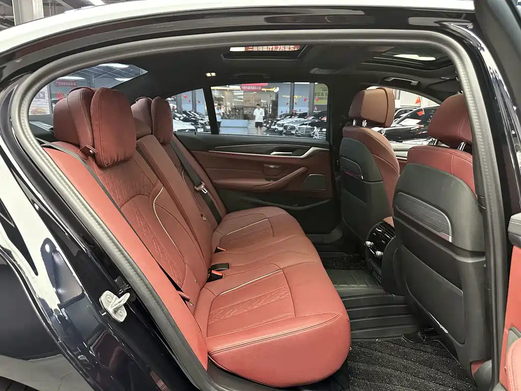 BMW 5 Series — миниатюра 7
