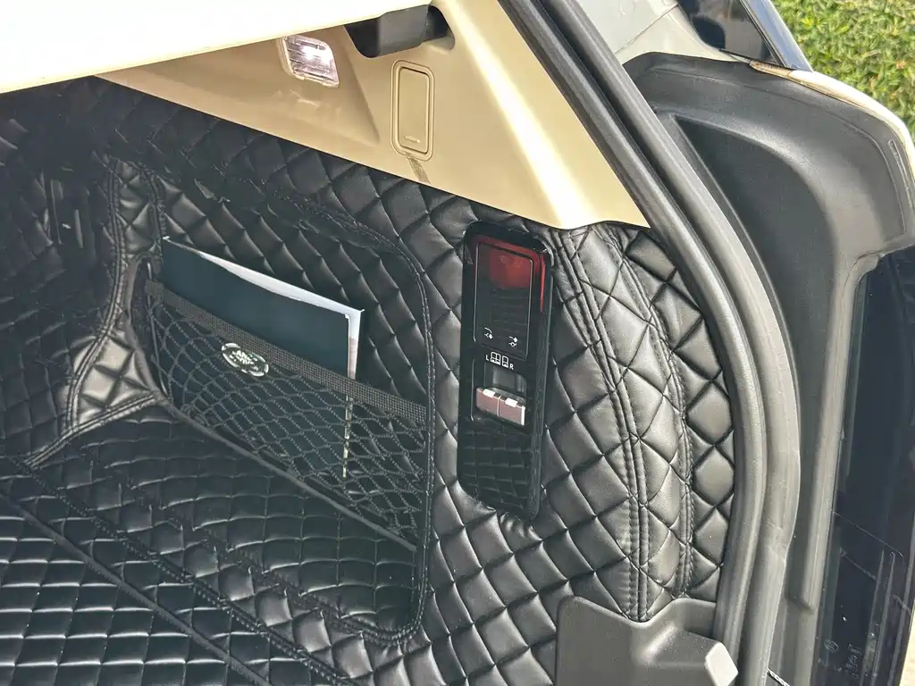 Land Rover Range Rover — миниатюра 14