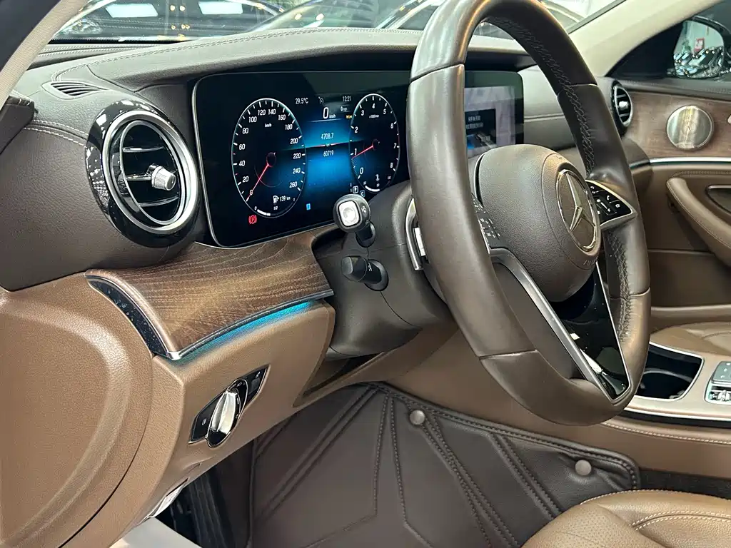 Mercedes-Benz E-Class — миниатюра 8