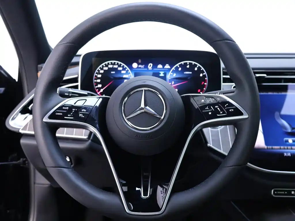 Mercedes-Benz E-Class — миниатюра 16