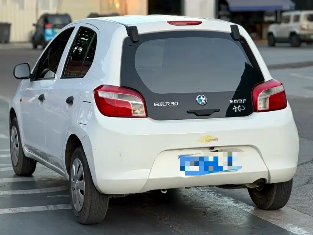 Venucia R30 1.2L Manual Premium Enjoy Edition, фото 7