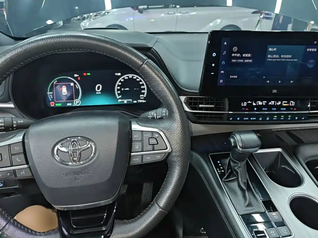 Toyota Granvia — миниатюра 10