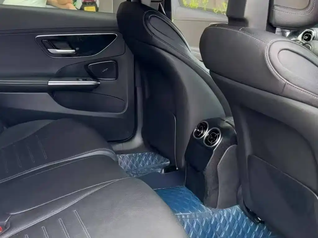 Mercedes-Benz C-Class — миниатюра 6