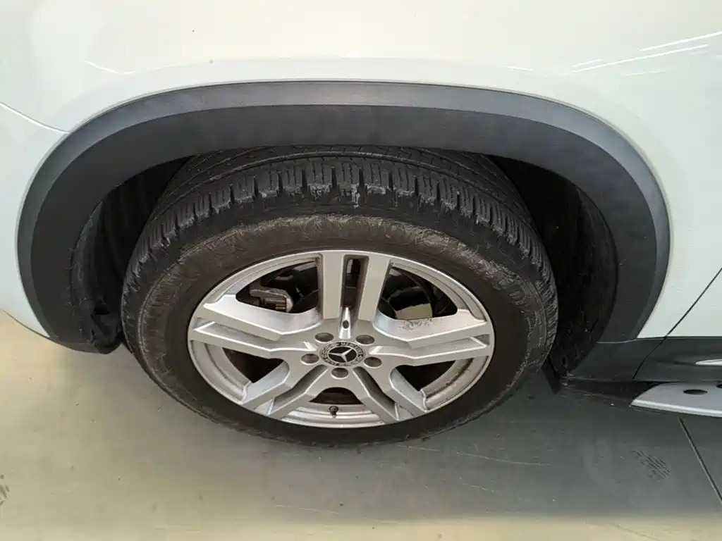 Mercedes-Benz GLB — миниатюра 23