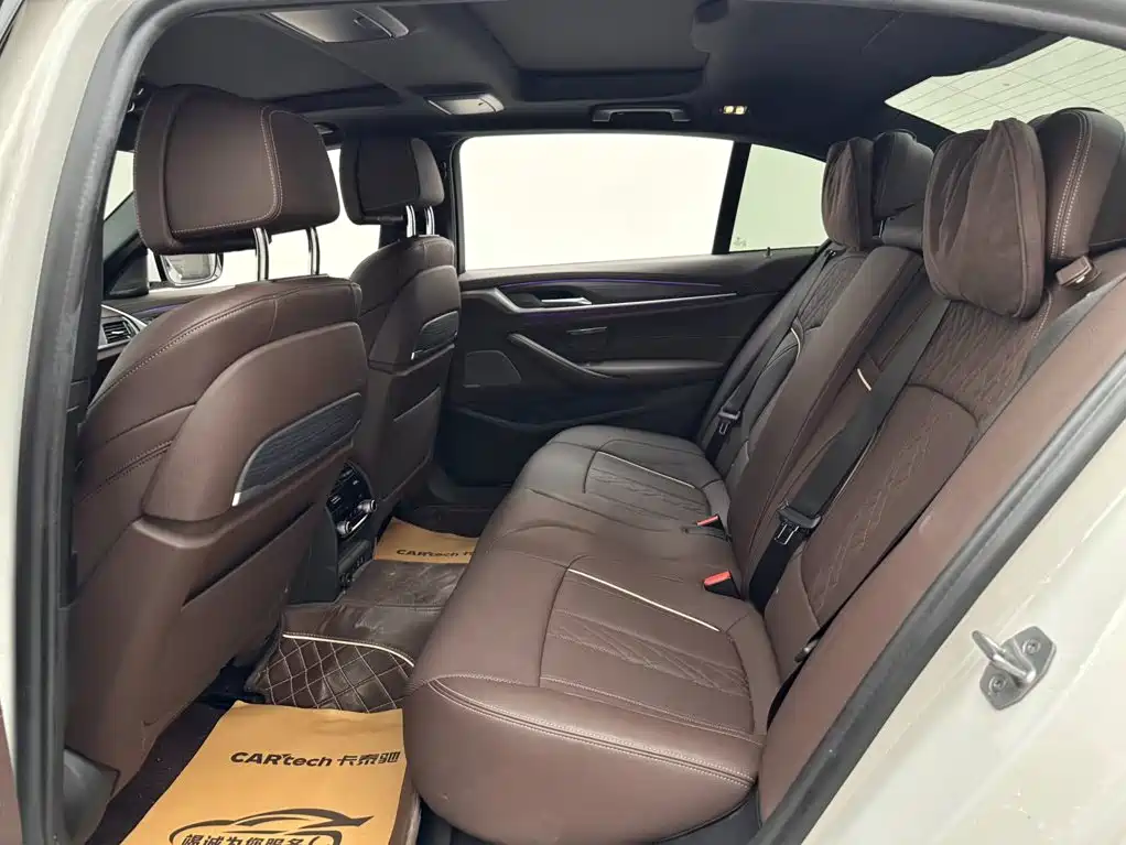 BMW 5 Series — миниатюра 9