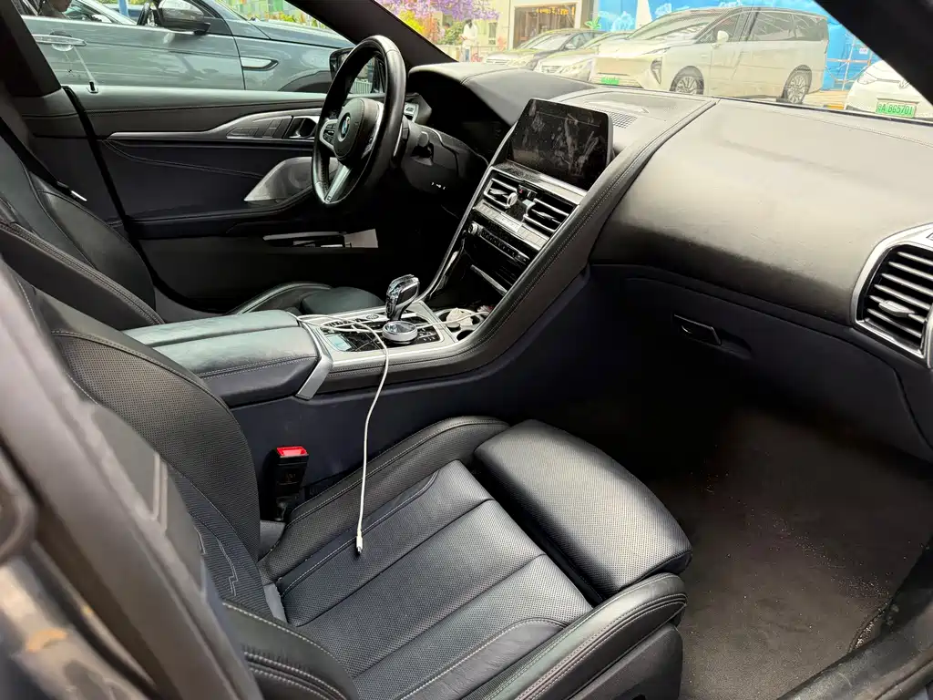 BMW 8 Series — миниатюра 4