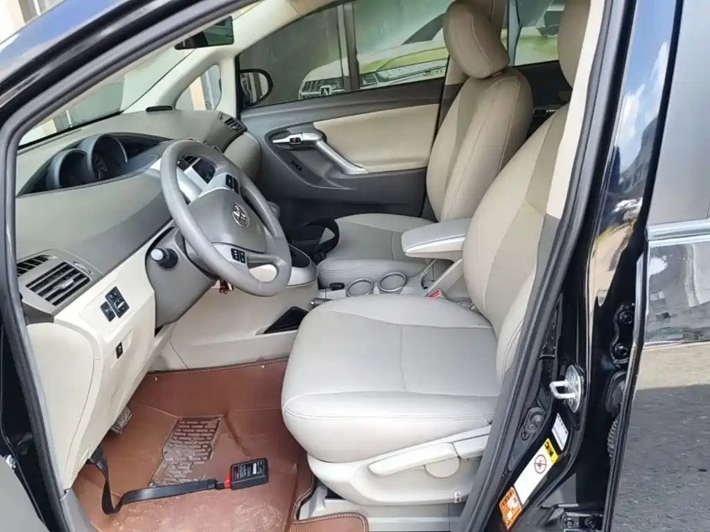 Toyota Verso — миниатюра 15