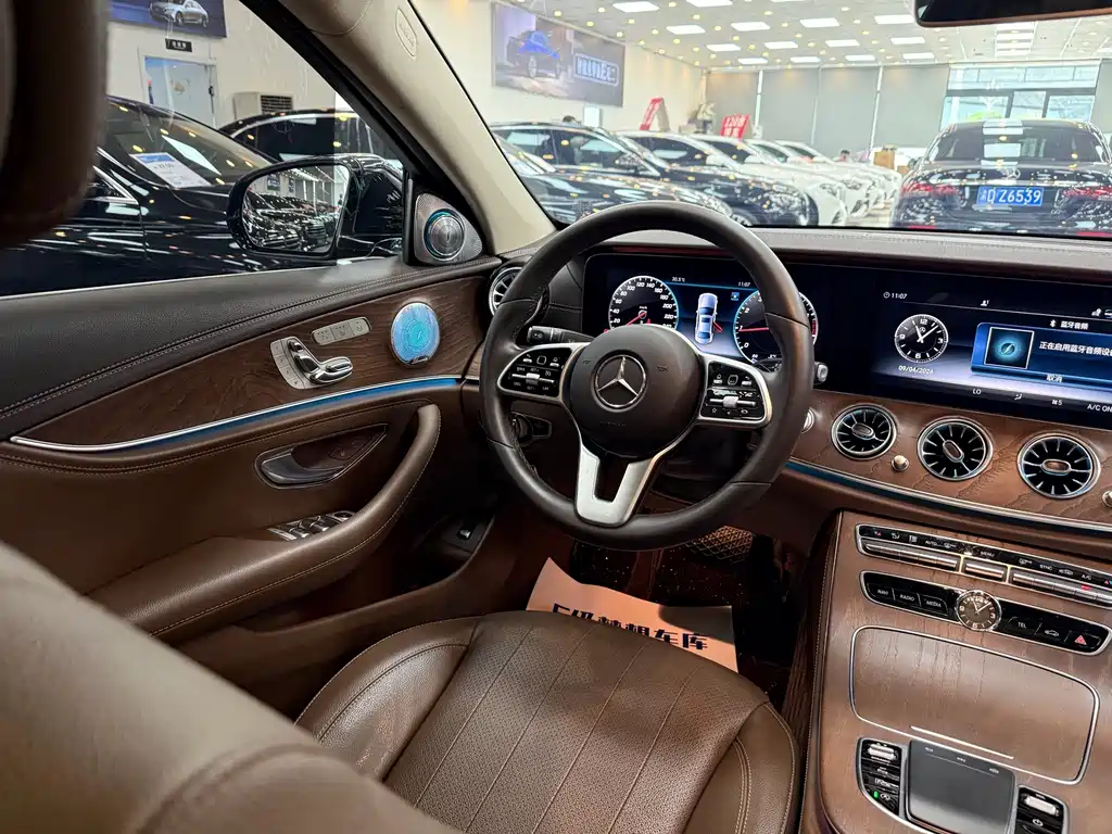 Mercedes-Benz E-Class — миниатюра 17