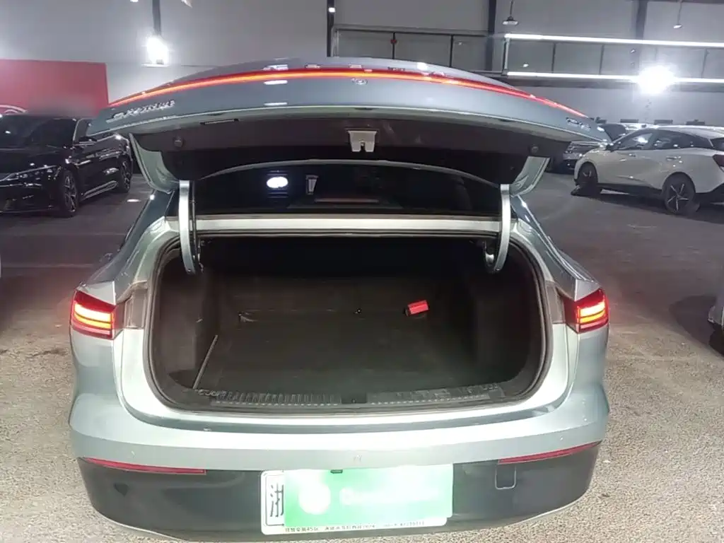 Roewe Young Wai D6 — миниатюра 19
