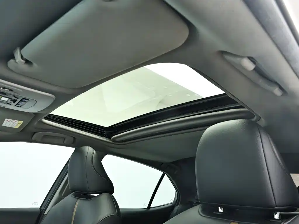 Toyota Camry — миниатюра 14
