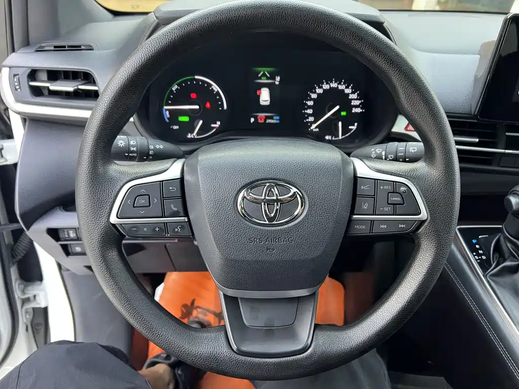 Toyota Granvia — миниатюра 11