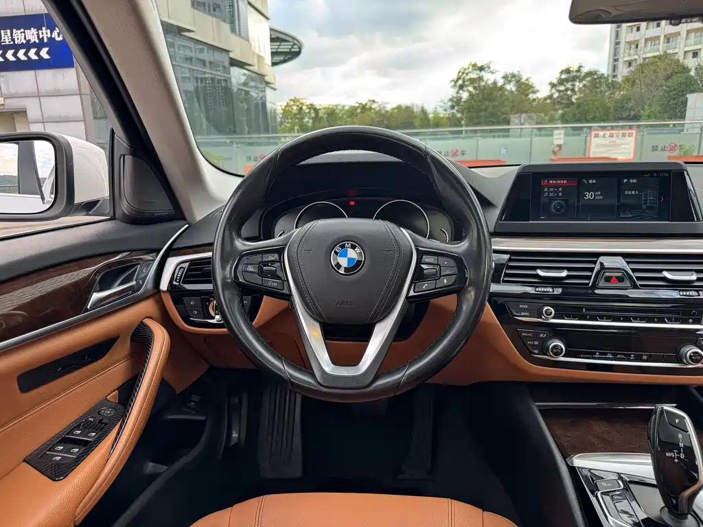 BMW 5 Series — миниатюра 23
