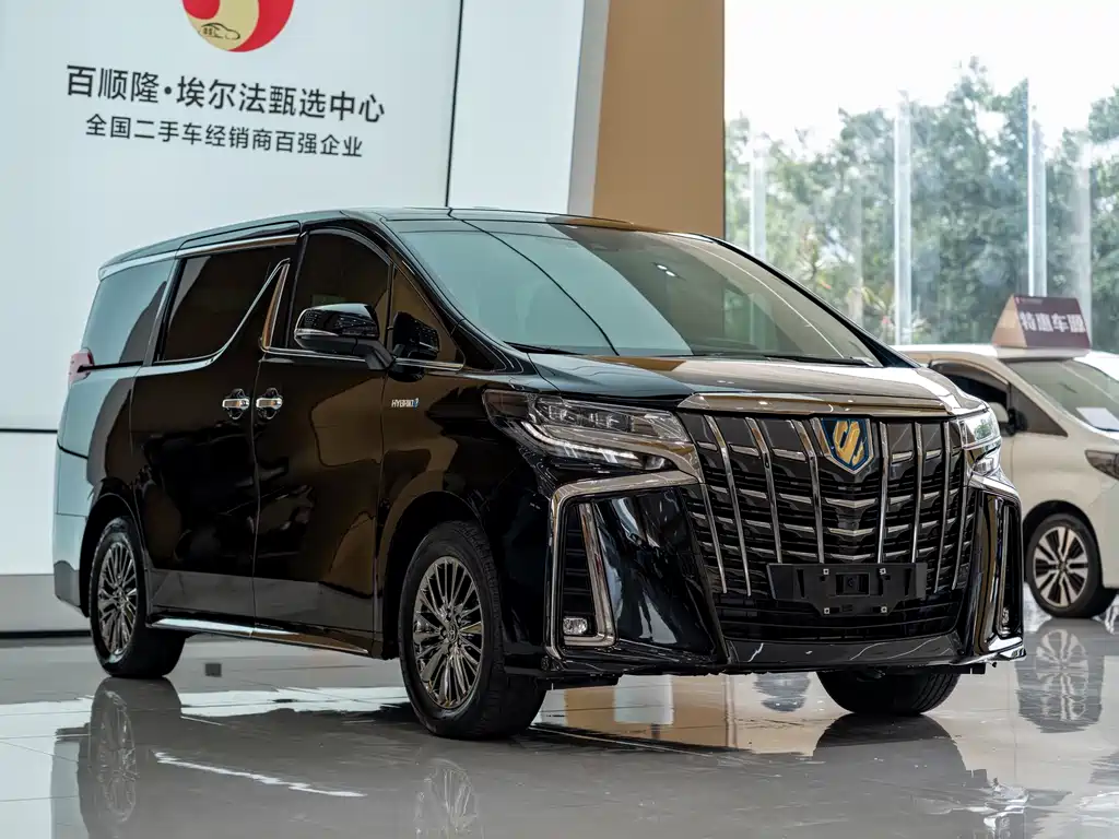 Toyota Alphard — миниатюра 3