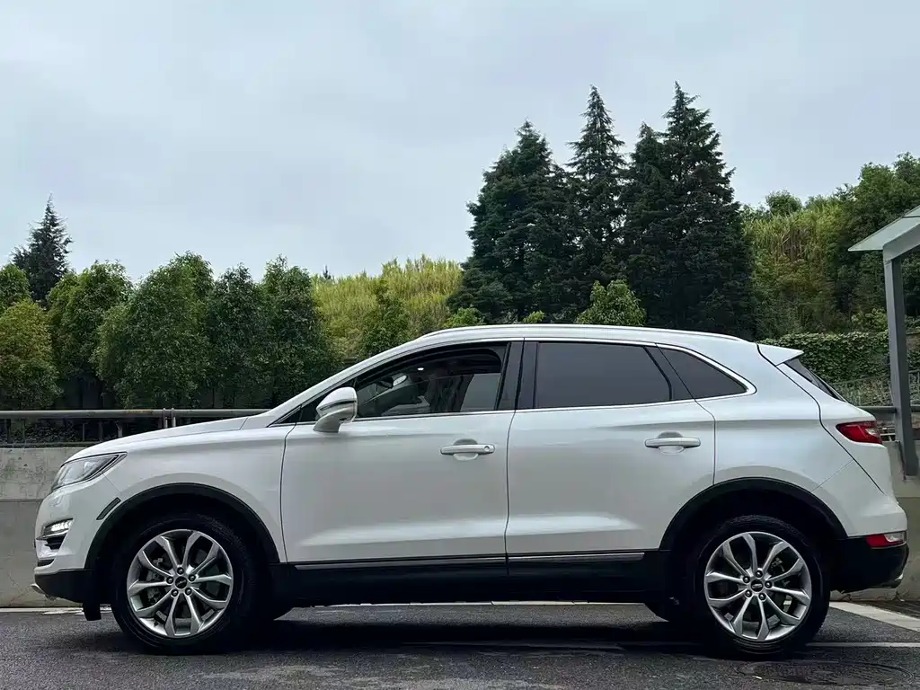 Lincoln MKC — миниатюра 8