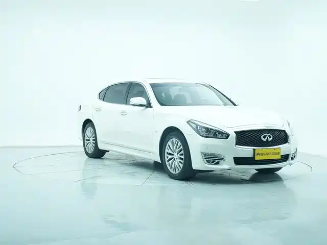 INFINITI Q70
