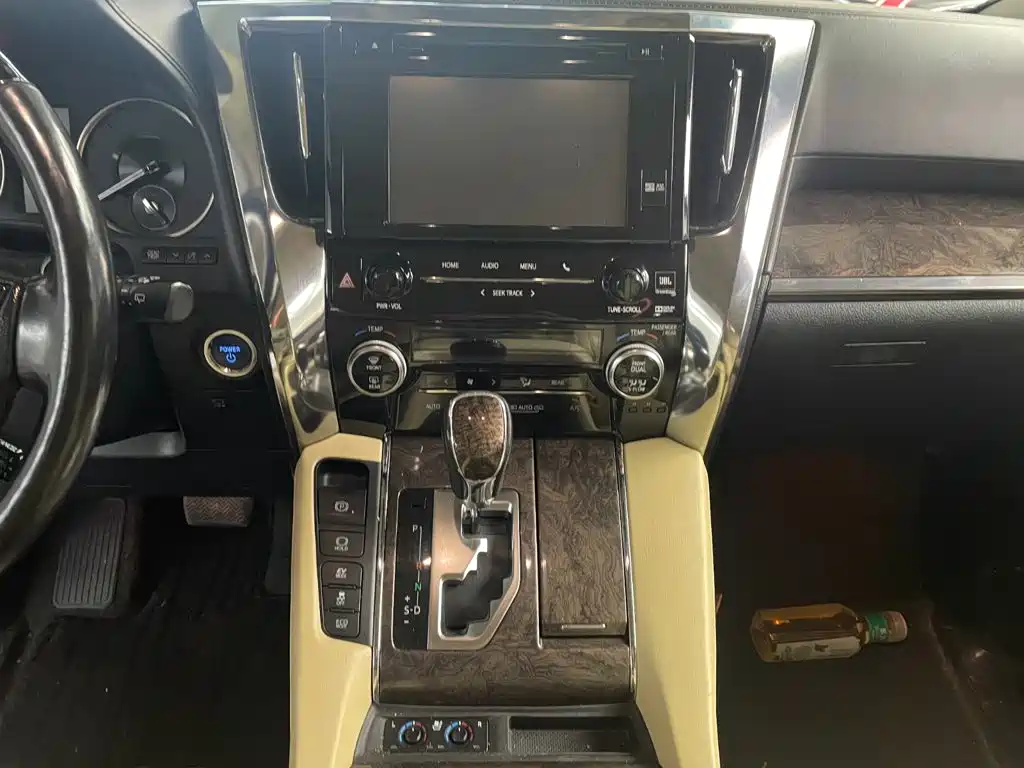 Toyota Vellfire — миниатюра 11